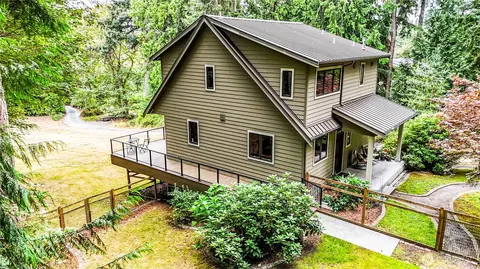 8039 Cultus Bay Rd, Clinton, WA 98236