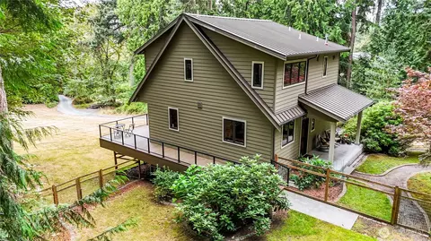 8039 Cultus Bay Rd, Clinton, WA 98236
