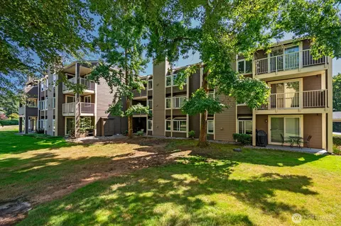 7350 W Lake Sammamish Pkwy #3-302, Redmond, WA 98052
