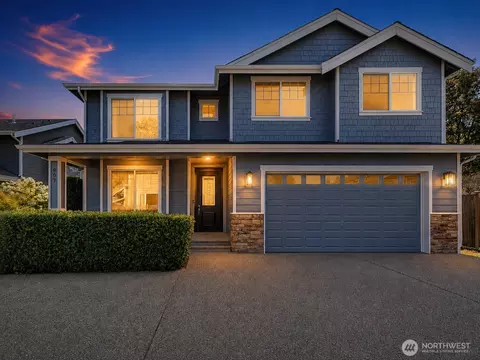 907 Ilwaco Pl NE, Renton, WA 98059