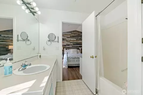 Bath - 620 90th St SW, Everett, WA 98204 photo 1 of 2