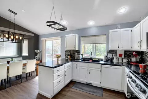 Kitchen - 620 90th St SW, Everett, WA 98204 photo 2 of 2
