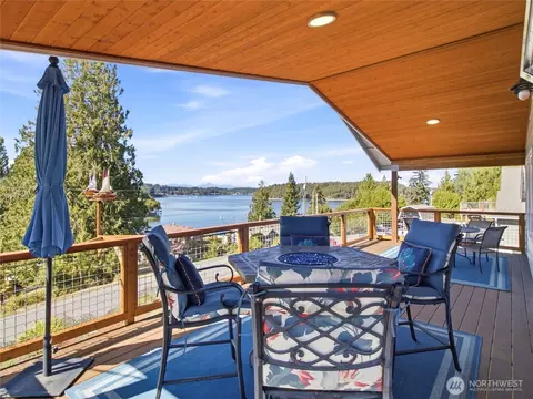 9924 Mariner Dr NW, Olympia, WA 98502