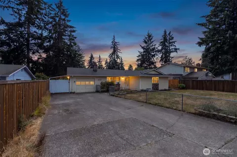 8825 Quinault Dr NE, Olympia, WA 98516