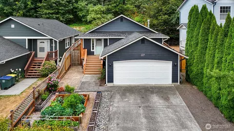 117 S 44th St, Bellingham, WA 98229