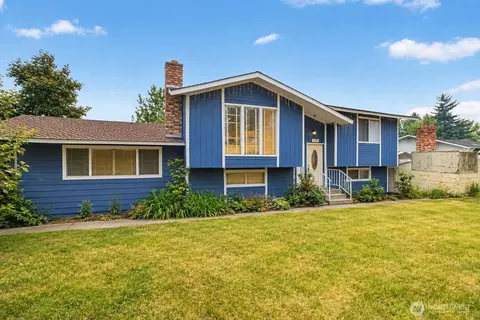 728 11th St NE, East Wenatchee, WA 98802