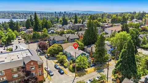 303 N 64th St, Seattle, WA 98103