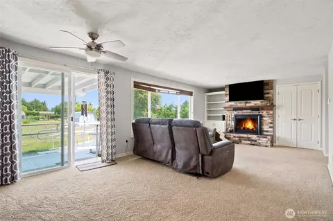 Living - 361 E Anderson Rd, Sequim, WA 98382 photo 3 of 5