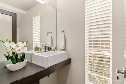 Bath - 4033 168th Pl SE, Bothell, WA 98012 photo 1 of 5