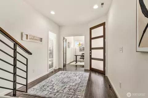 Entry Way - 4033 168th Pl SE, Bothell, WA 98012 photo 1 of 4