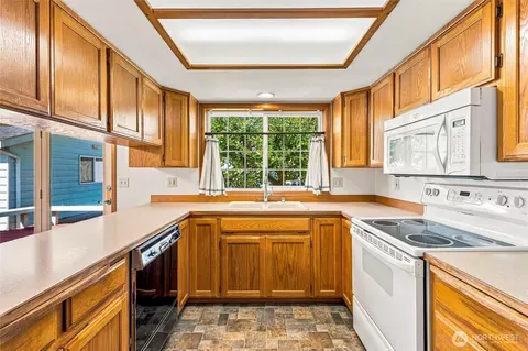 Kitchen - 112 W 2nd St #A, Everson, WA 98247 photo 4 of 5