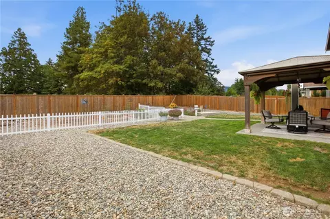 Exterior - 963 Bondgard Ave, Enumclaw, WA 98022 photo 6 of 8