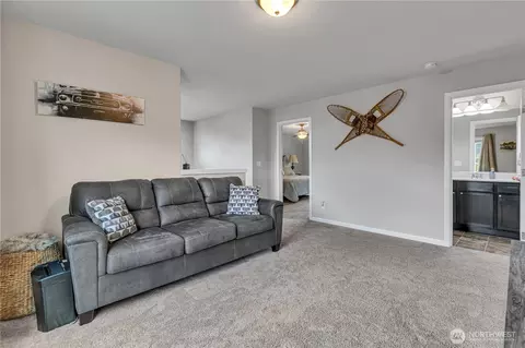 Entry Way - 963 Bondgard Ave, Enumclaw, WA 98022 photo 3 of 3