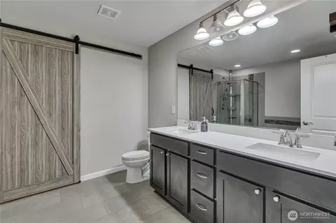 Bath - 963 Bondgard Ave, Enumclaw, WA 98022 photo 2 of 4