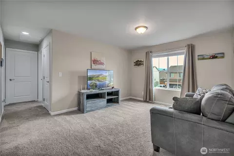 Entry Way - 963 Bondgard Ave, Enumclaw, WA 98022 photo 2 of 3