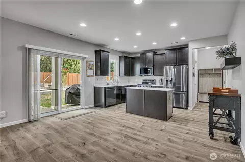 Kitchen - 963 Bondgard Ave, Enumclaw, WA 98022 photo 1 of 5