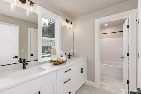 Bath - 20309 94th Dr NE, Bothell, WA 98011 photo 4 of 5