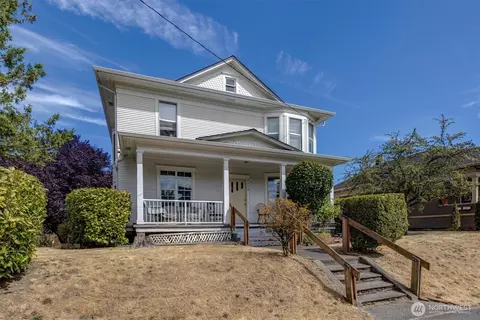 5522 12th Ave NE, Seattle, WA 98105