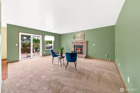 Living - 3060 Link Ave, Enumclaw, WA 98022 photo 4 of 4
