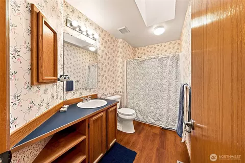 Bath - 3060 Link Ave, Enumclaw, WA 98022 photo 4 of 4