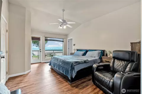 Bedroom - 1663 E State Route 4, Cathlamet, WA 98612 photo 1 of 5