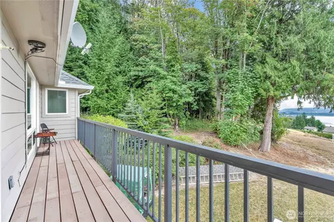 Exterior - 1663 E State Route 4, Cathlamet, WA 98612 photo 3 of 7