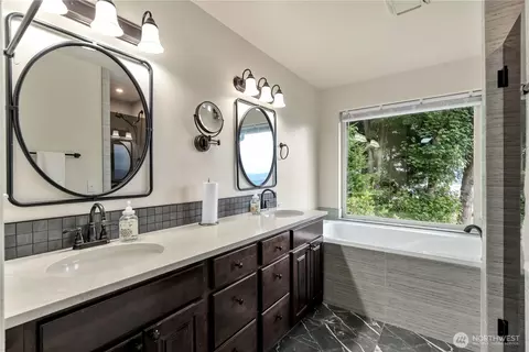 Bath - 1663 E State Route 4, Cathlamet, WA 98612 photo 2 of 5