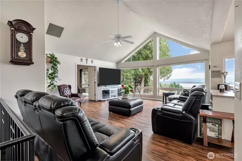 Living - 1663 E State Route 4, Cathlamet, WA 98612 photo 1 of 3