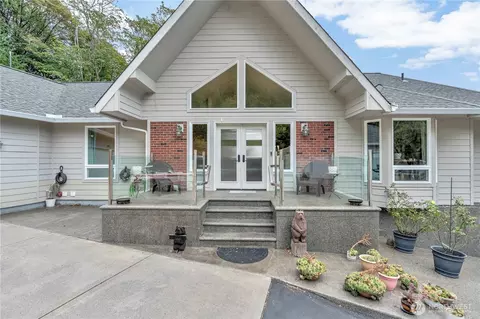 Exterior - 1663 E State Route 4, Cathlamet, WA 98612 photo 2 of 7