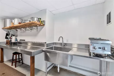 Kitchen - 1663 E State Route 4, Cathlamet, WA 98612 photo 3 of 3