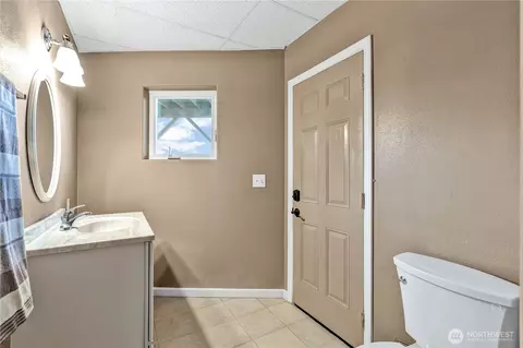 Bath - 1663 E State Route 4, Cathlamet, WA 98612 photo 5 of 5