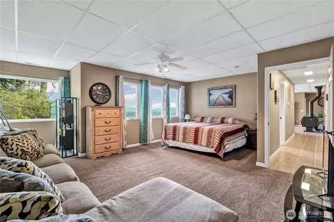 Bedroom - 1663 E State Route 4, Cathlamet, WA 98612 photo 5 of 5