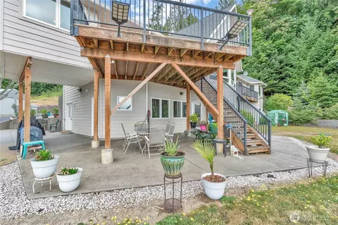 Exterior - 1663 E State Route 4, Cathlamet, WA 98612 photo 6 of 7