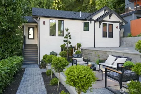 4011 SW Maryland Pl, Seattle, WA 98116