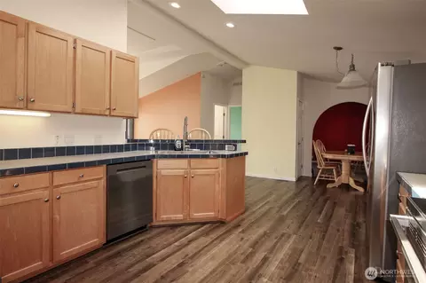 Kitchen - 414 Willow St SW, Orting, WA 98360 photo 2 of 2