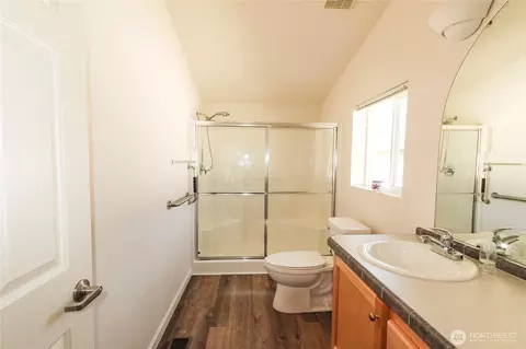 Bath - 414 Willow St SW, Orting, WA 98360 photo 2 of 2