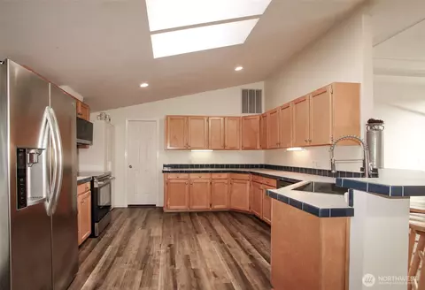 Kitchen - 414 Willow St SW, Orting, WA 98360 photo 1 of 2