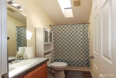 Bath - 414 Willow St SW, Orting, WA 98360 photo 1 of 2