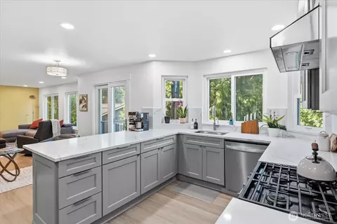 Kitchen - 16832 119th Pl NE, Bothell, WA 98011 photo 1 of 5