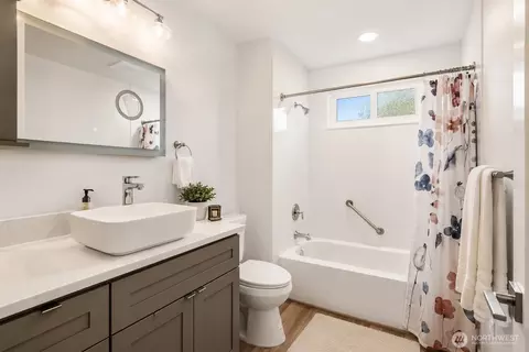 Bath - 16832 119th Pl NE, Bothell, WA 98011 photo 5 of 5