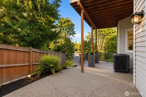 Exterior - 16832 119th Pl NE, Bothell, WA 98011 photo 4 of 4