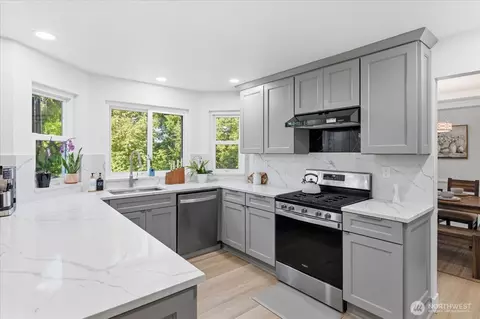 Kitchen - 16832 119th Pl NE, Bothell, WA 98011 photo 4 of 5