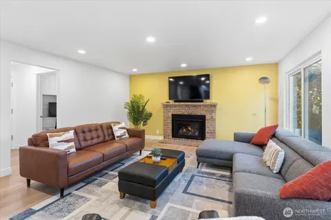 Living - 16832 119th Pl NE, Bothell, WA 98011 photo 6 of 7