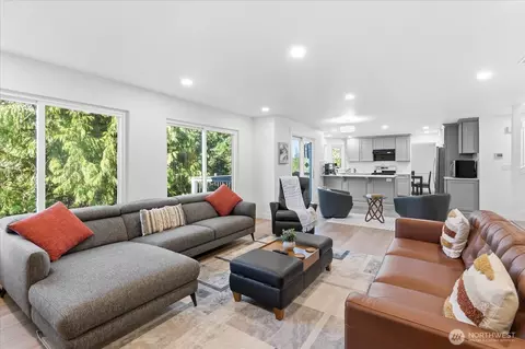 Living - 16832 119th Pl NE, Bothell, WA 98011 photo 2 of 7