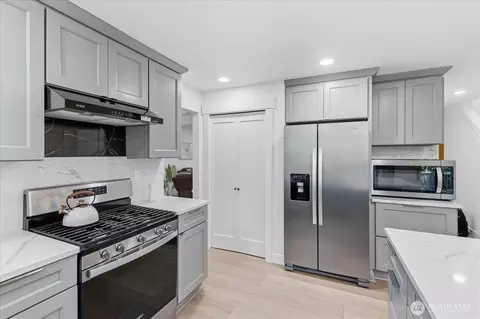 Kitchen - 16832 119th Pl NE, Bothell, WA 98011 photo 2 of 5