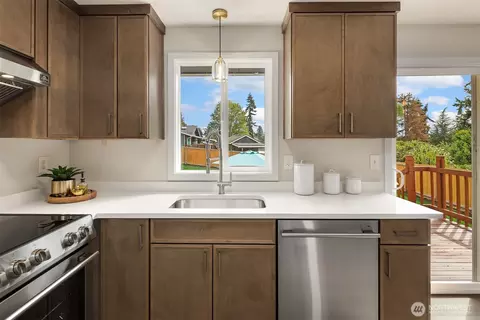 Kitchen - 10125 NE 202nd St, Bothell, WA 98011 photo 4 of 4