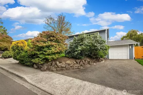 Exterior - 10125 NE 202nd St, Bothell, WA 98011 photo 10 of 11