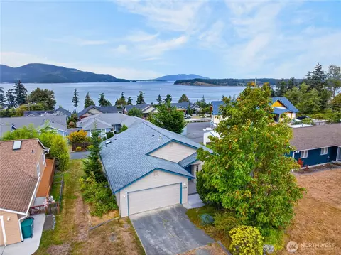3812 W 3rd St, Anacortes, WA 98221