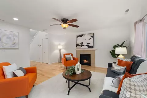 Living - 14019 4th Pl W, Everett, WA 98208 photo 4 of 5