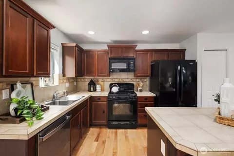 Kitchen - 14019 4th Pl W, Everett, WA 98208 photo 3 of 5
